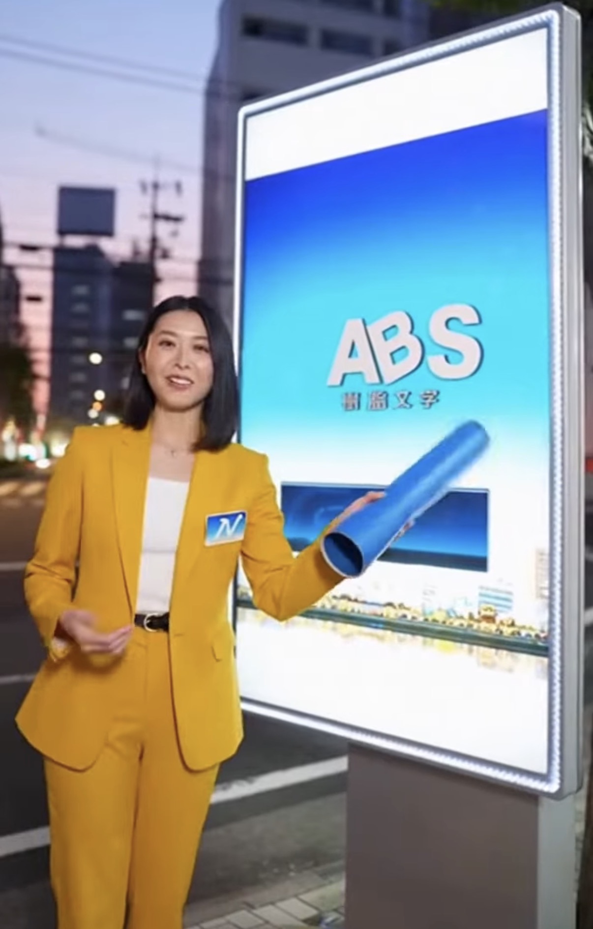 屋外看板に使用されたABS樹脂文字の施工事例。軽量で丈夫な立体文字の設置イメージ